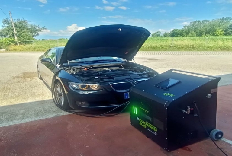 Trattamento di pulizia interna del motore a BMW 320d