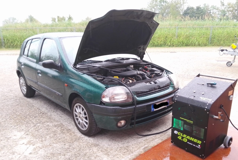 Decarbonizzazione motore con Hydromaverich Ecleaner Renault Clio