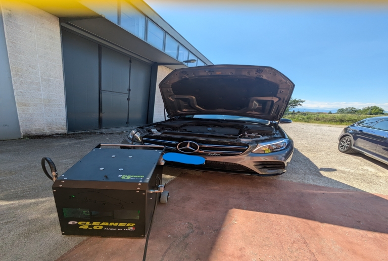 Mercedes con la nostra pulizia a idrogeno